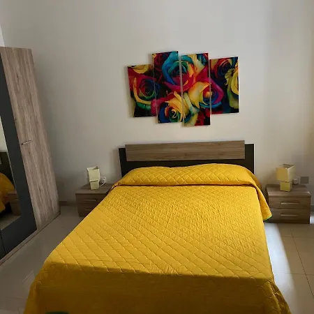 Claire's Court Apartment *