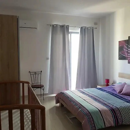 Claire's Court Apartment *